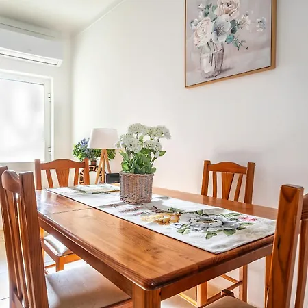 Apartment Oasis Park 2 Bedroom Floor At72 *