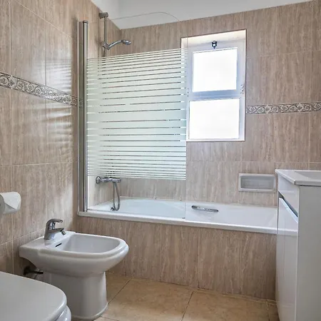 Oasis Park 2 Bedroom Floor At72 Апартаменты